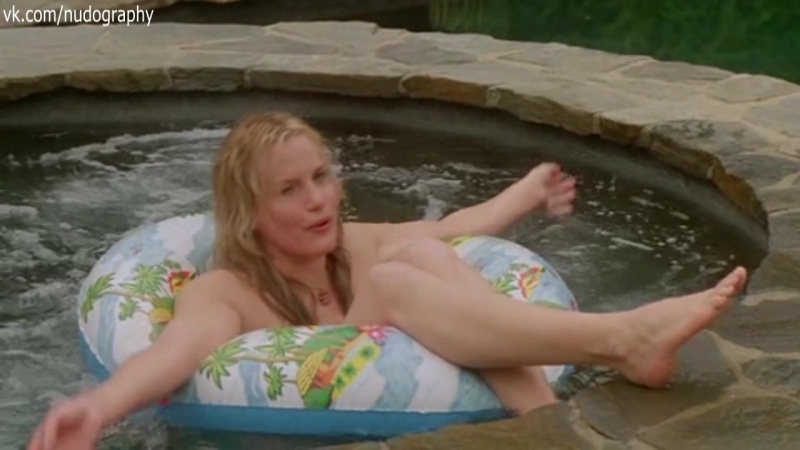 Дэрил ханна (daryl hannah) голая в фильме "не уступить штейнам" (keeping up with the steins, 2006, скотт маршалл)