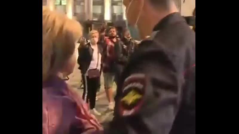 В москве около здания фсб на лубянке прошла акция солидарности с навальным