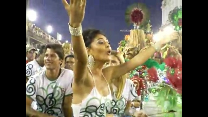 Juliana paes curtindo o desfile da viradouro carnaval 2009