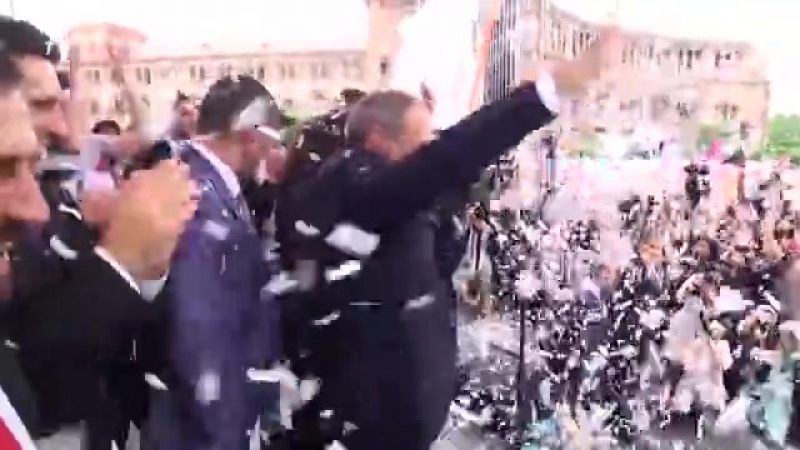 Армения празднует избрание лидера протестов премьер министром страны