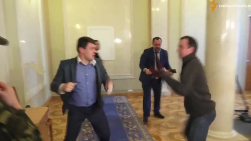 Драка ивченко vs соболев крутой мордобой в верховной раде 12 02 2015