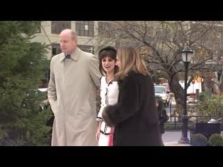 Penelope cruz asks new york to pucker up in support of world aids day 2008