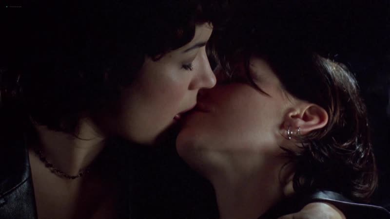 Gina gershon, jennifer tilly bound (1996)