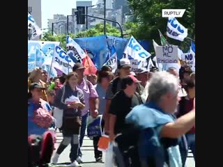 Mass march against govt policies of hunger hits buenos aires