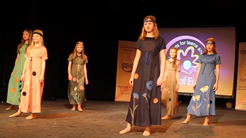 По полю босиком