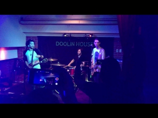 The ultimate fight rock n roll queen (the subways cover) (live at doolin house / )