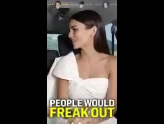 Victoria justice menciona nina dobrev em entrevista para a e! news tv enquanto estava indo o #tca