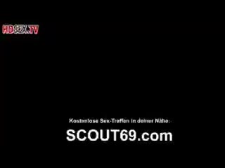 Брюнетка после массажа раздвинула стройные ноги для реальной порки с молодым парнем