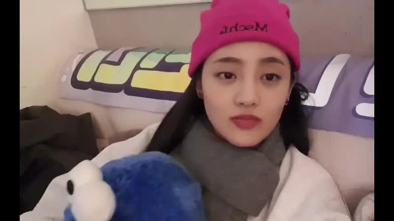 Бейбик с игрушкой