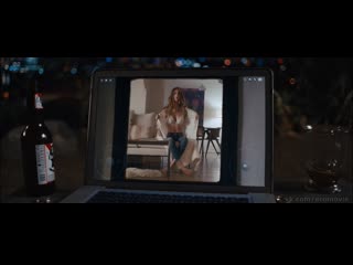 Подглядывание за калли эрнандес "под сильвер лэйк" (2018)