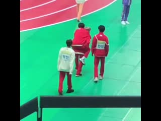 Нини катается