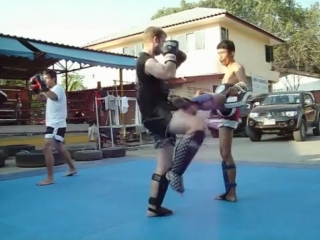 Padwork with lek at santai muay thai round 1