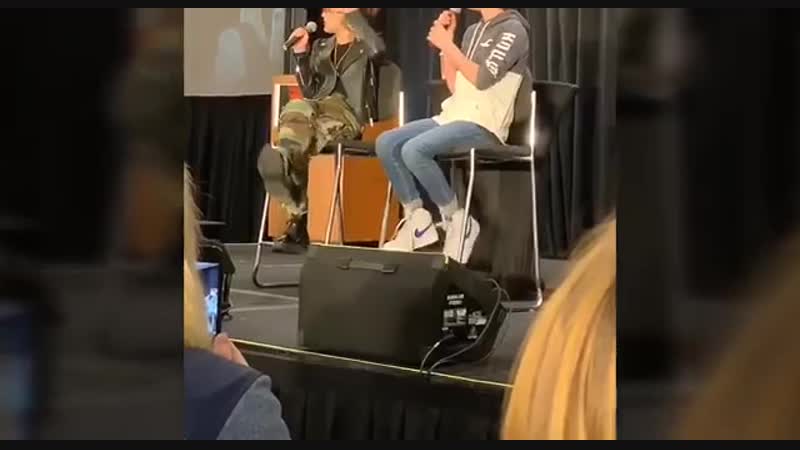 Millie bobby brown and noah schnapp at stranger con in nashville