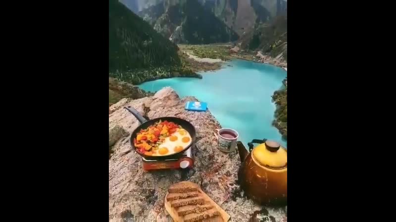 Да это казахстан 🇰🇿💙 озеро иссык с высоты птичьего полёта 😍 ❗️отмечайте своих друзей и любимых с кем бы хотели вот так покушать