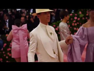 Is that the time stone pinned to benedict cumberbatchs metgala suit