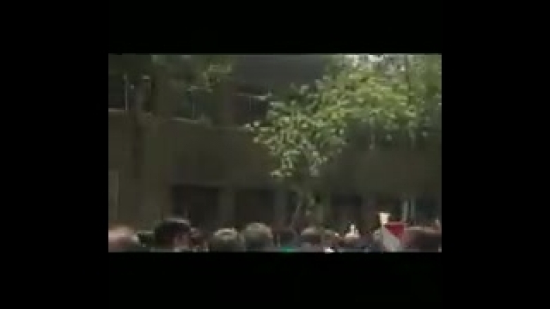 Protesters chanting in tehran