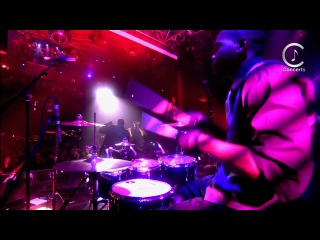 Iconcerts akon feat shontelle stuck with each other (live)