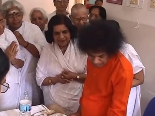 Sai love 24 general hospital staff blissfully offering their beloved sai some food to partake