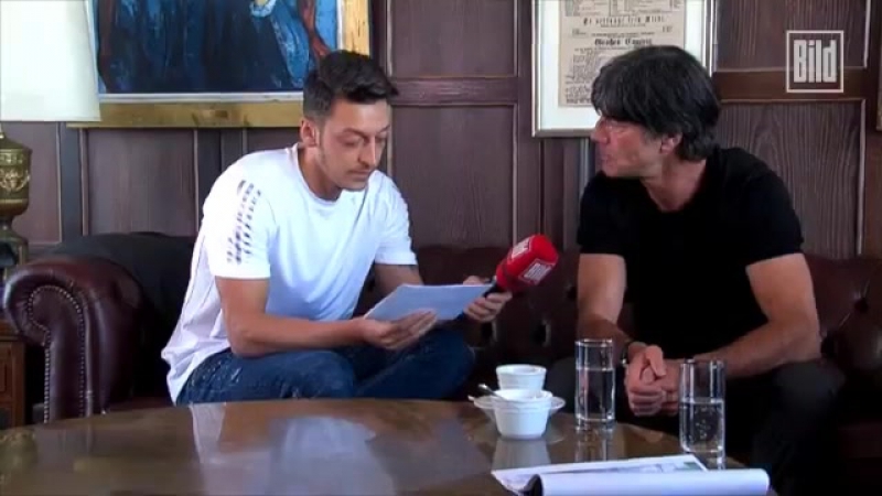 Mesut özil fragt trainer joachim löw, bild interview, 06 06 2015