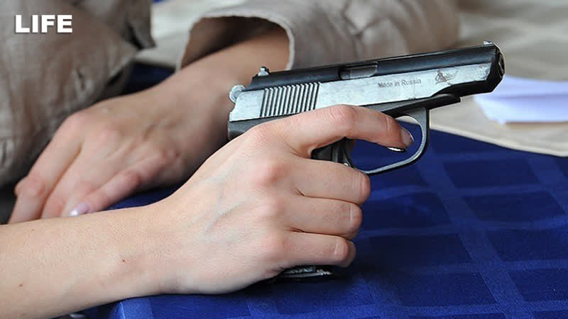 Школьник взял в заложники учеников в казани