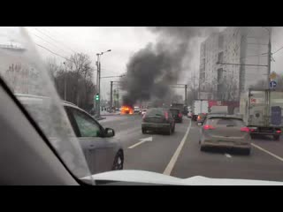 В столичном районе новогиреево произошло чп на дороге загорелась грузовая газель