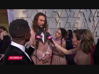 Jason momoa brought a scrunchie to the oscars because hes ready to party! acc