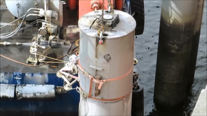 Mobilkran liebherr ltm 1070 und seilsäge bei abbrucharbeiten an der mahatma gandhi brücke, teil 1