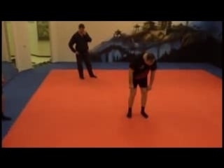 Удар и съем одновременно работа формой компрессионный удар подстаа ног