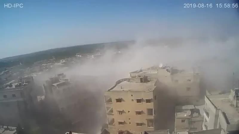 А это мирный город эриха, идлиб, сирия удар по жилым ! зданиям