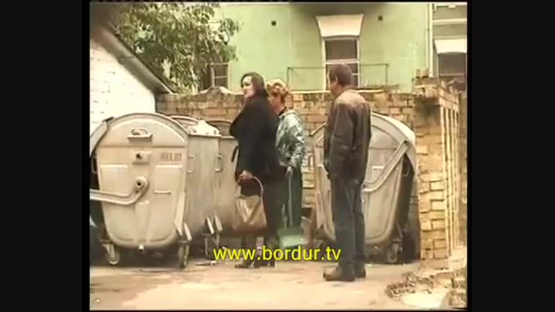 Скрытая камера бомж в мусорном баке поспать не дают юмор! смех до упаду!