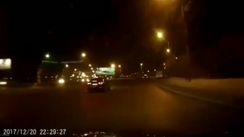 Понаставили столбов