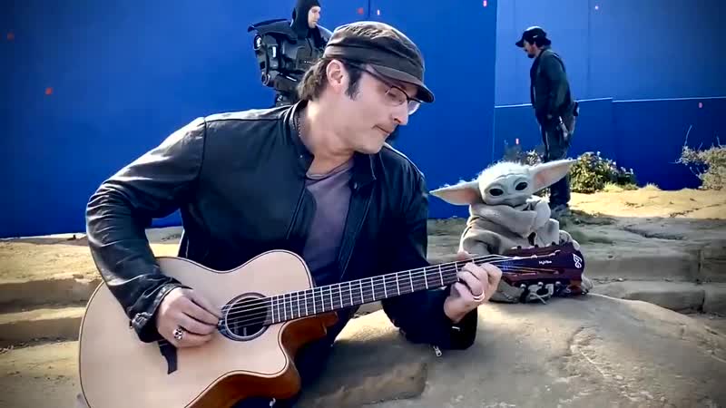 Мужики с завода чилят после смены