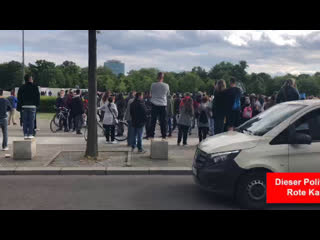 Covid 19 von der weltzeituhr über den rosa luxemburg platz zum reichstag teil 2 widerstand am reichstag 16 05 20