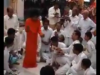 Видео sri sathya sai baba a beautiful darshan video of bhagavan sri sathya sai baba to fill the day ' sai tu pyar ka sagar h