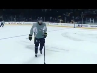 Viktor arvidsson putting this goalie’s mind into a mental pretzel