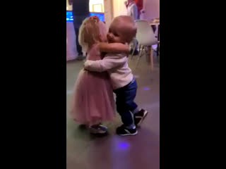 Охомутала парня