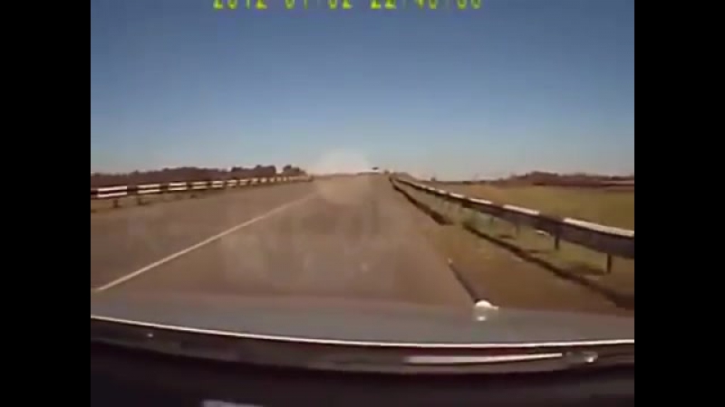 Лом вылетел в капот