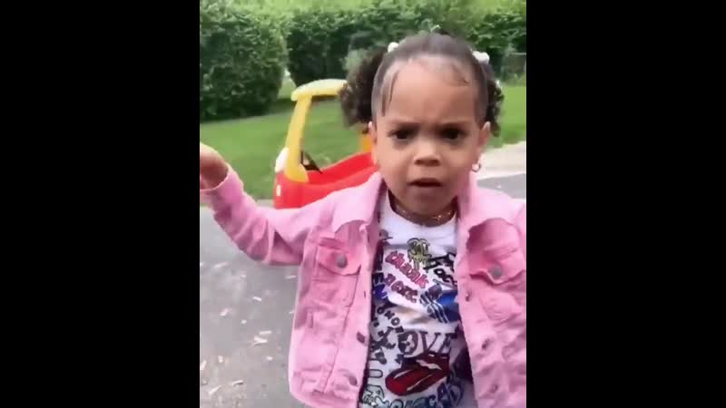 Маленькая девочка зачитала трек schoolboy q «water»