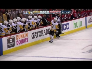 Crosby scores off pass that squeaks through ovechkin