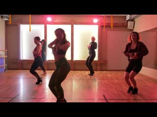 Lady dance christina aguilera feat demi lovato fall in line