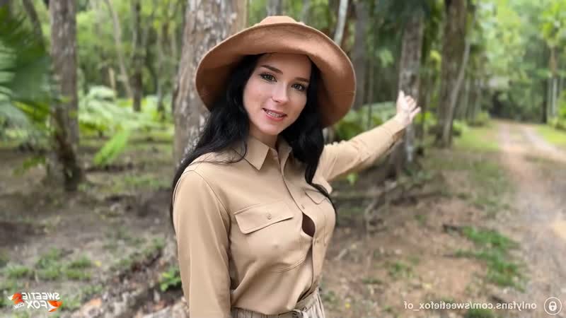 Гид указывает в сторону секса sweetie fox the guide sucked the poison out of the penis and saved her life in jungle pov анал