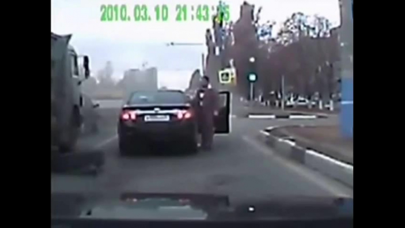Это мама чихает