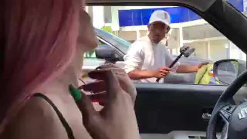 Pokazala grud i dala ee potrogat avtomojschiku spcs me mp4