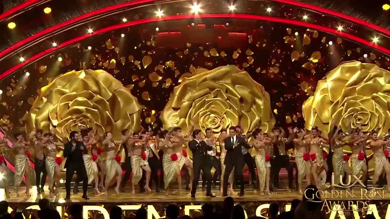 Favourite stars @iamsrk, @varun dvn and @akshaykumar shake a leg at the #luxgoldenroseawards