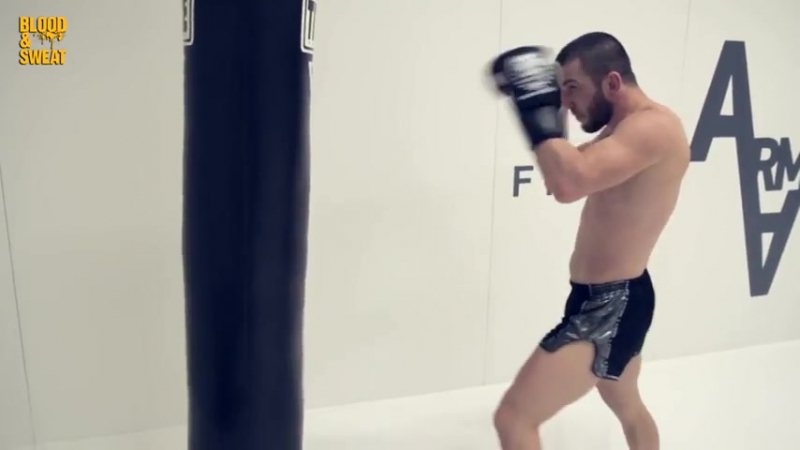 Джабар аскеров комбинация с ударом колена и тренироа ног для муай тай