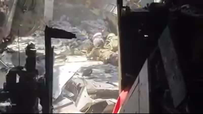 Эвакуация раненного бойца филиппинских вс под огнем боевиков иг, уличные бои в марави, 2017