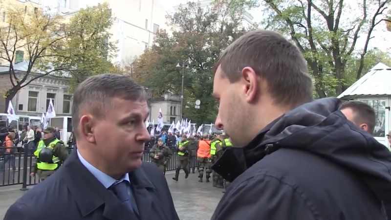 Под парламентом парасюк подрался с гелетеем