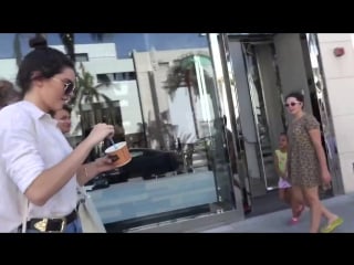 Kendall jenner gigi hadid sexy get frozen yogurt (2015)