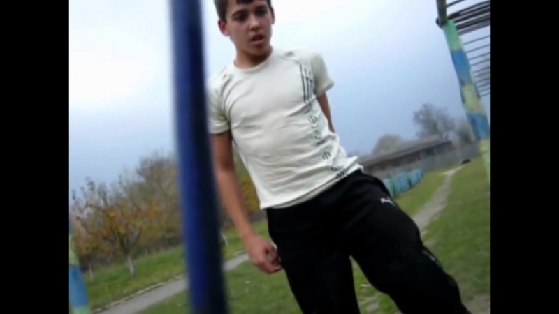 Турникмен обделался на турнике