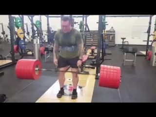 Brad arbic / powerlifting / 320kg 705x5 using this strap b c i had my right bicep reattached 5 weeks ago it helps me approximat